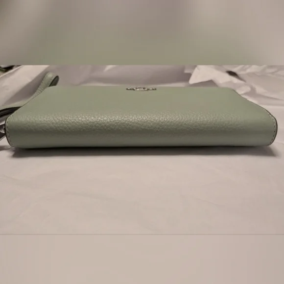 Coach Leather Wallet in PALE PISTACHIO - Nwt - Picture 3 of 6